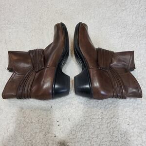 Clarks leather boots Brown size 9.5